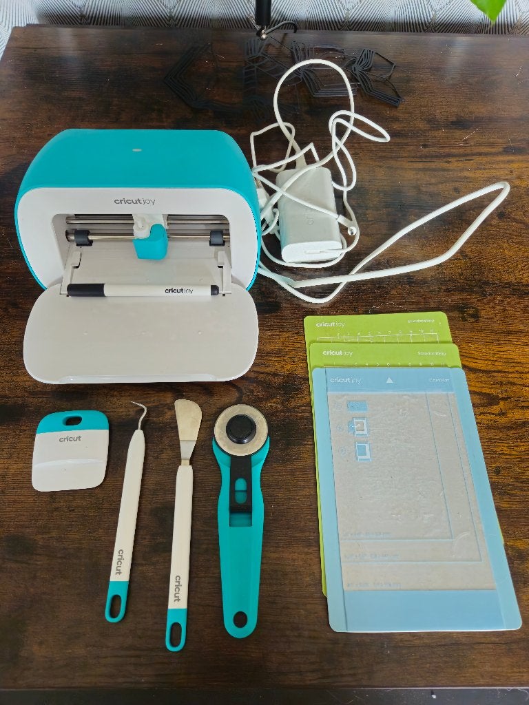 cricut joy met materiaal, Hobby en Vrije tijd, Gebruikt, Overige thema's, Machine, Cricut