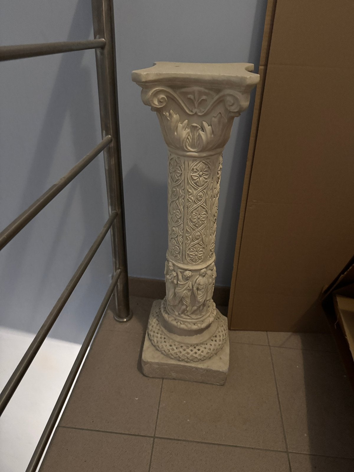 Stone pedestal, Enlèvement, Comme neuf