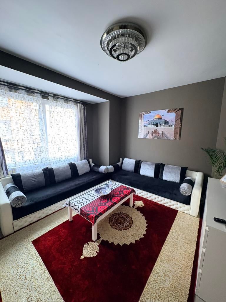 Salon sedari complet, Ophalen