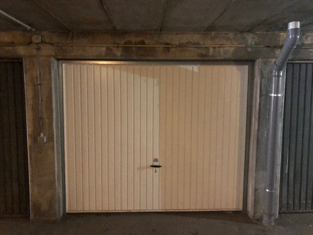 GARAGE VAN 6 METER DIEPTE TE HUUR CENTRUM BERCHEM, Immo, Garages & Places de parking, Anvers (ville)