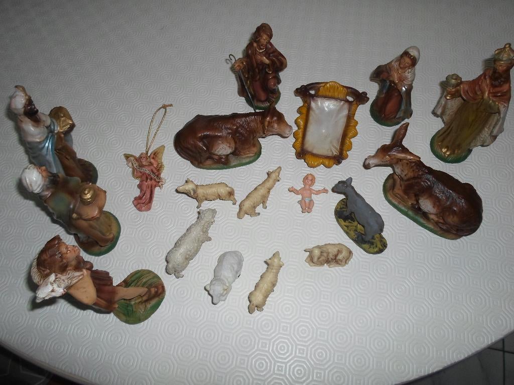 antieke kerststal beeldjes 18 delig, Ophalen, Zo goed als nieuw