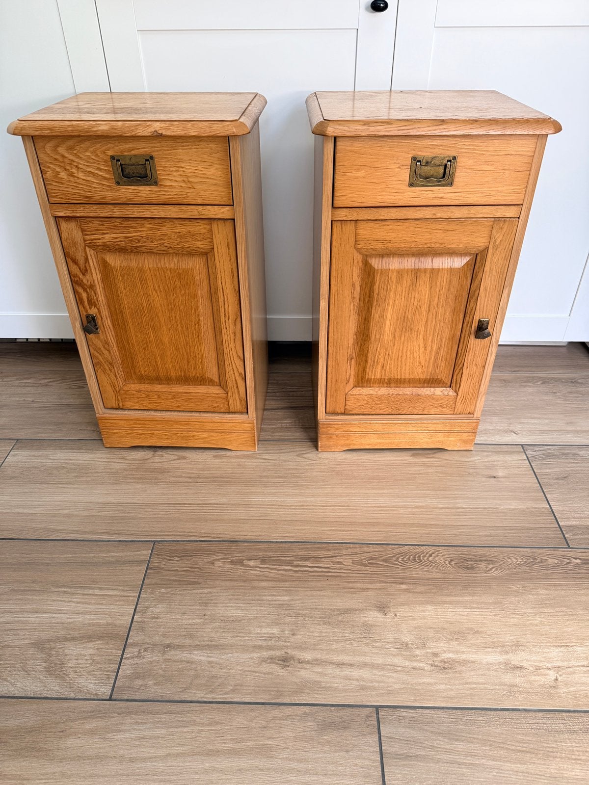 2 belles tables de chevet en chêne, Maison & Meubles, 70 cm ou plus, Moins de 45 cm, Enlèvement, Utilisé