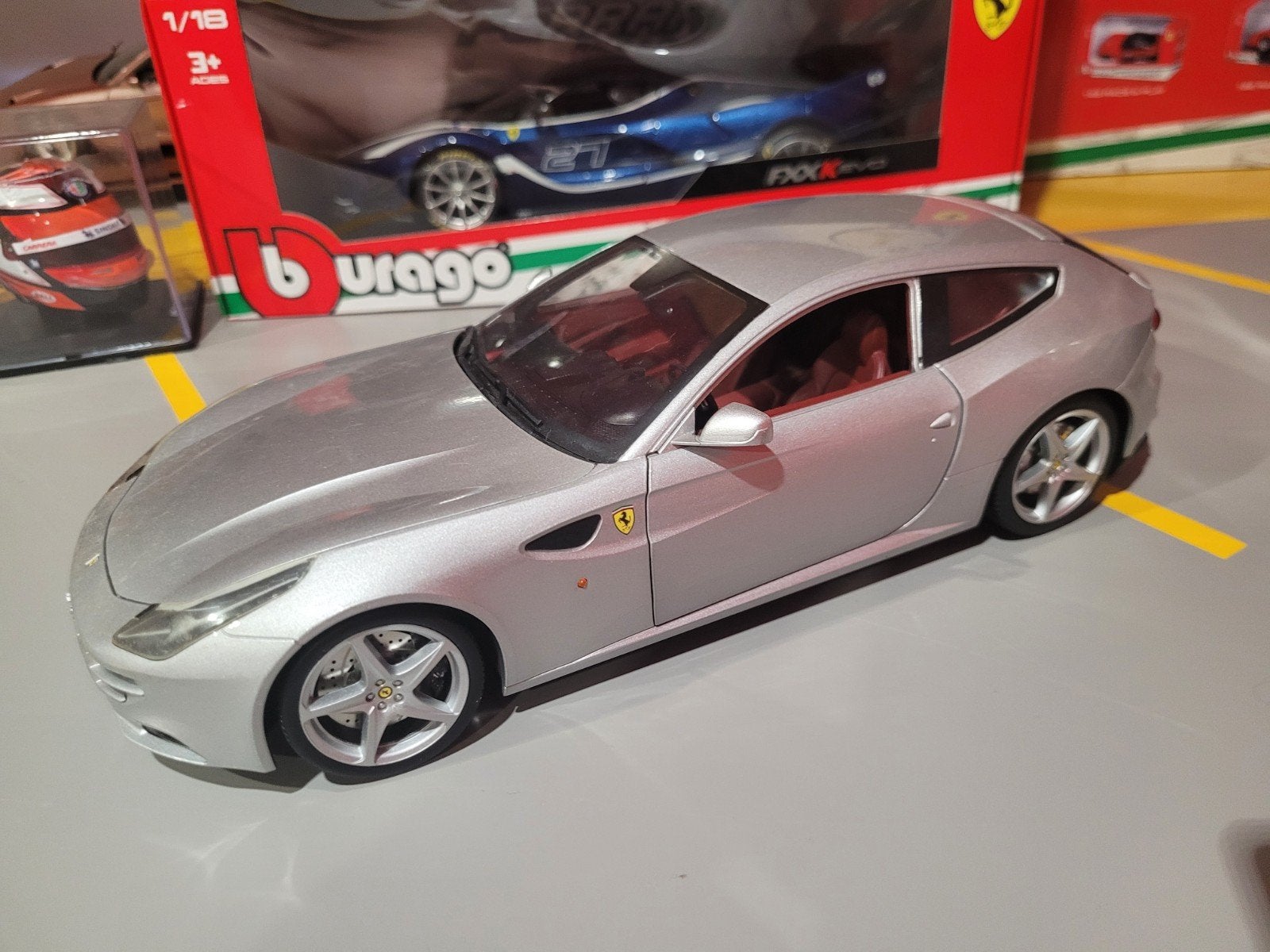 ferrari FF 1:18, Hobby en Vrije tijd, Ophalen of Verzenden