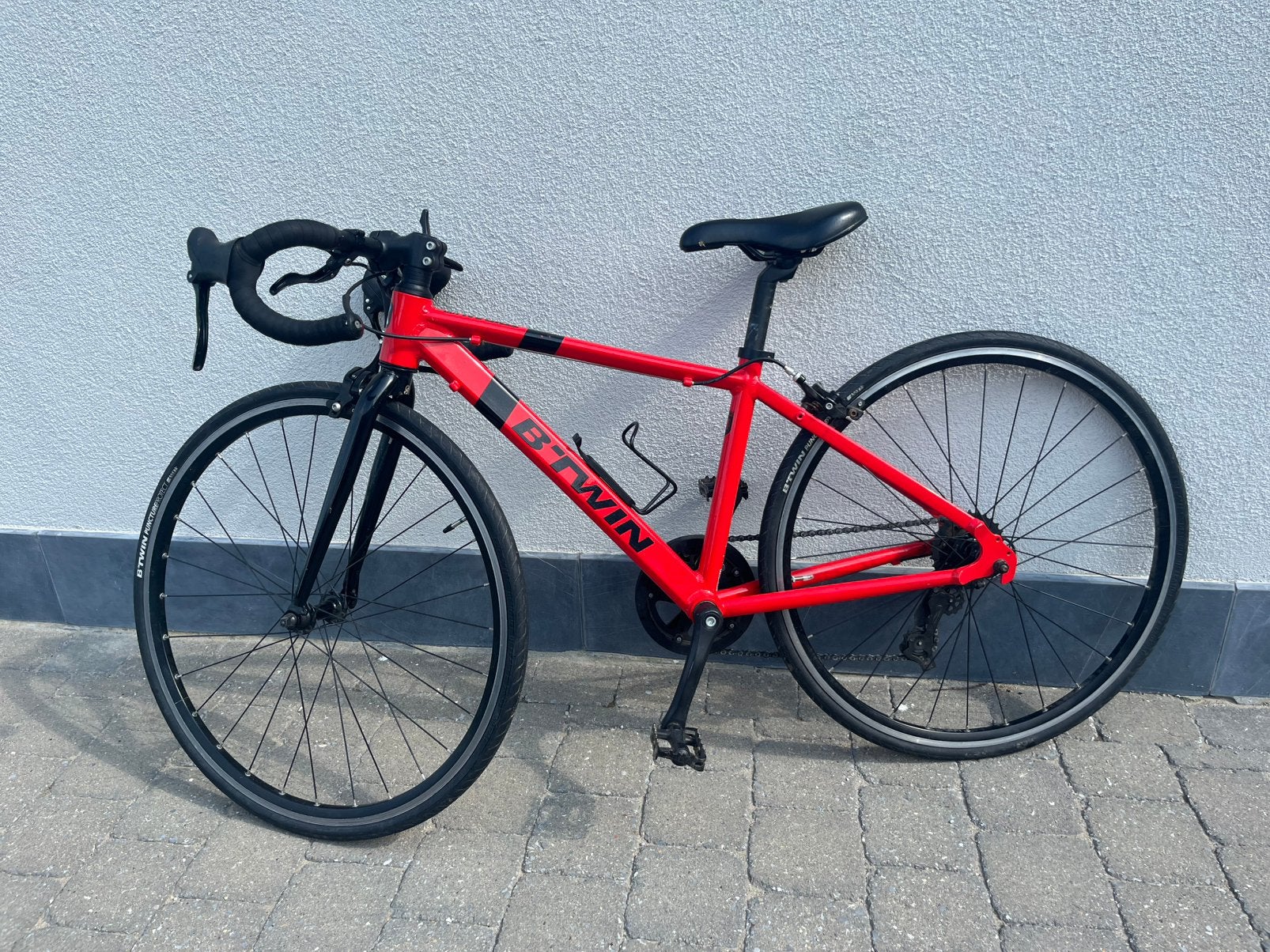Btwin Triban 100 kinder(race)fiets, Fietsen en Brommers, Fietsen | Racefietsen, Ophalen, Gebruikt, Heren, Overige merken