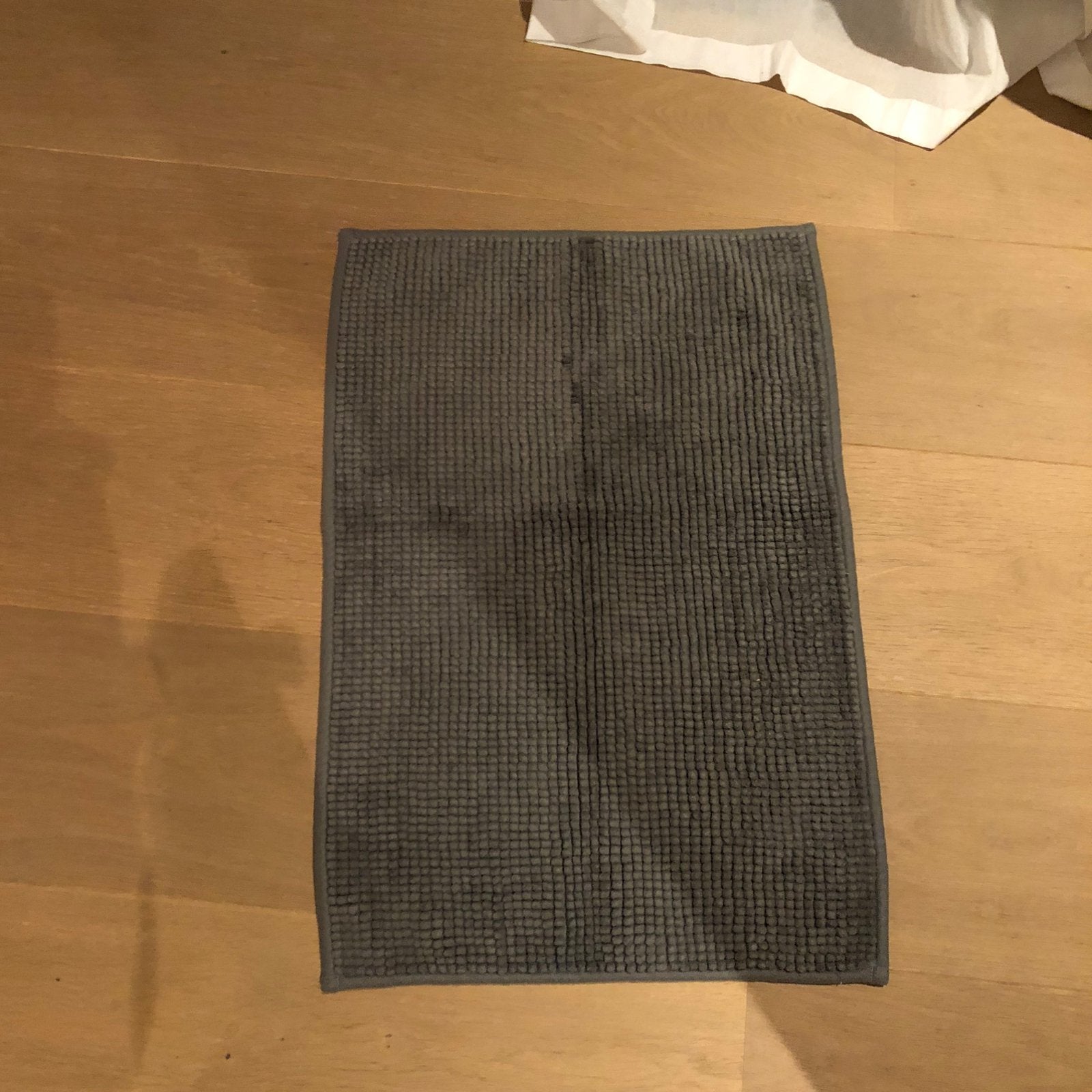 Grijs zacht tapijtje voor bad of douche nieuw!, Tuin en Terras, Deurmatten, Ophalen of Verzenden, Zo goed als nieuw