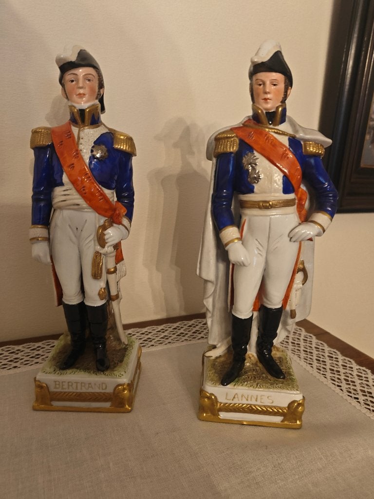 Twee porseleinen beelden Napoleon en zijn generaals, Enlèvement ou Envoi, Comme neuf, Humain