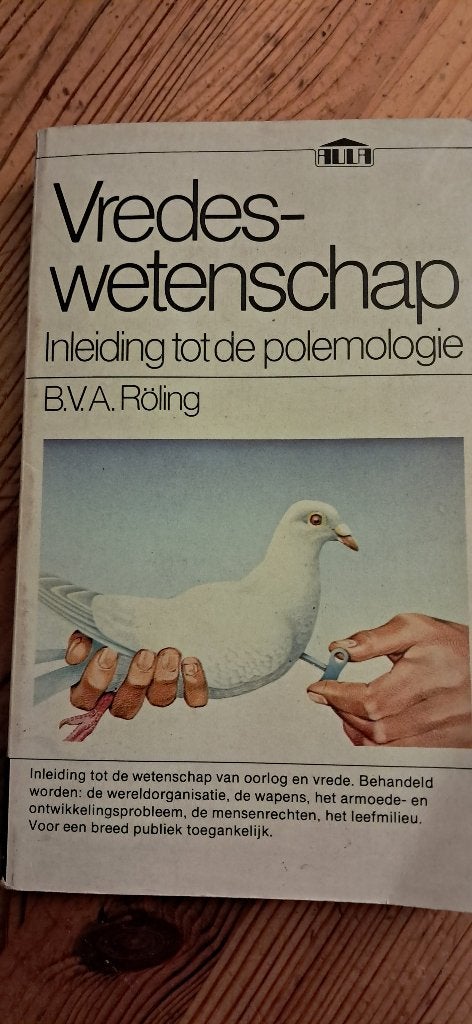 Boek ´ Vredeswetenschap ´, Ophalen, Zo goed als nieuw, B.V.A. Röling, Overige wetenschappen