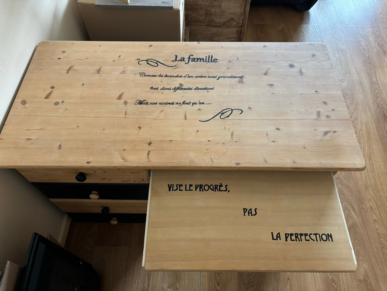 Bureau en bois avec 4 tiroirs et plateforme., Huis en Inrichting, Ophalen, Gebruikt, Hout, Bruin