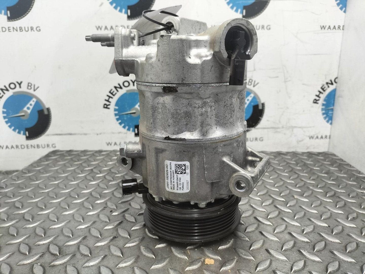 FORD TOURNEO CONNECT SWB Trend AIRCO COMPRESSOR / AIRCOPOMP, Enlèvement ou Envoi, Utilisé, ARN reconnu