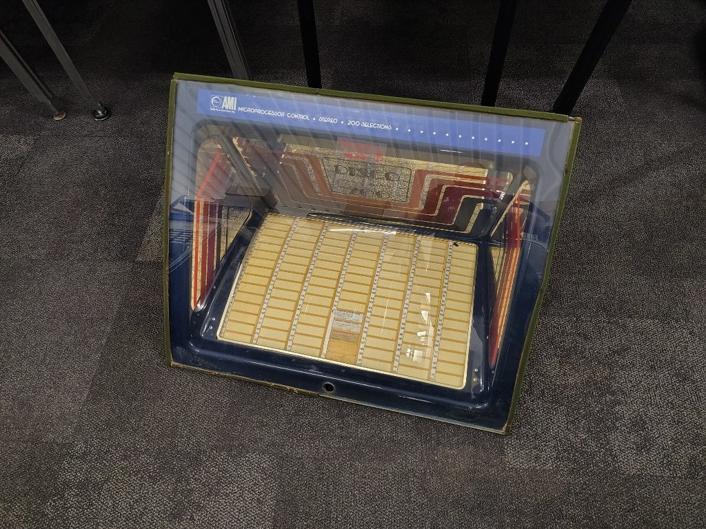 Ruit + Titelrek/ Omhuizing Rowe-AMi R83 (1982) jukebox, Collections, Machines | Jukebox, Enlèvement, Ami