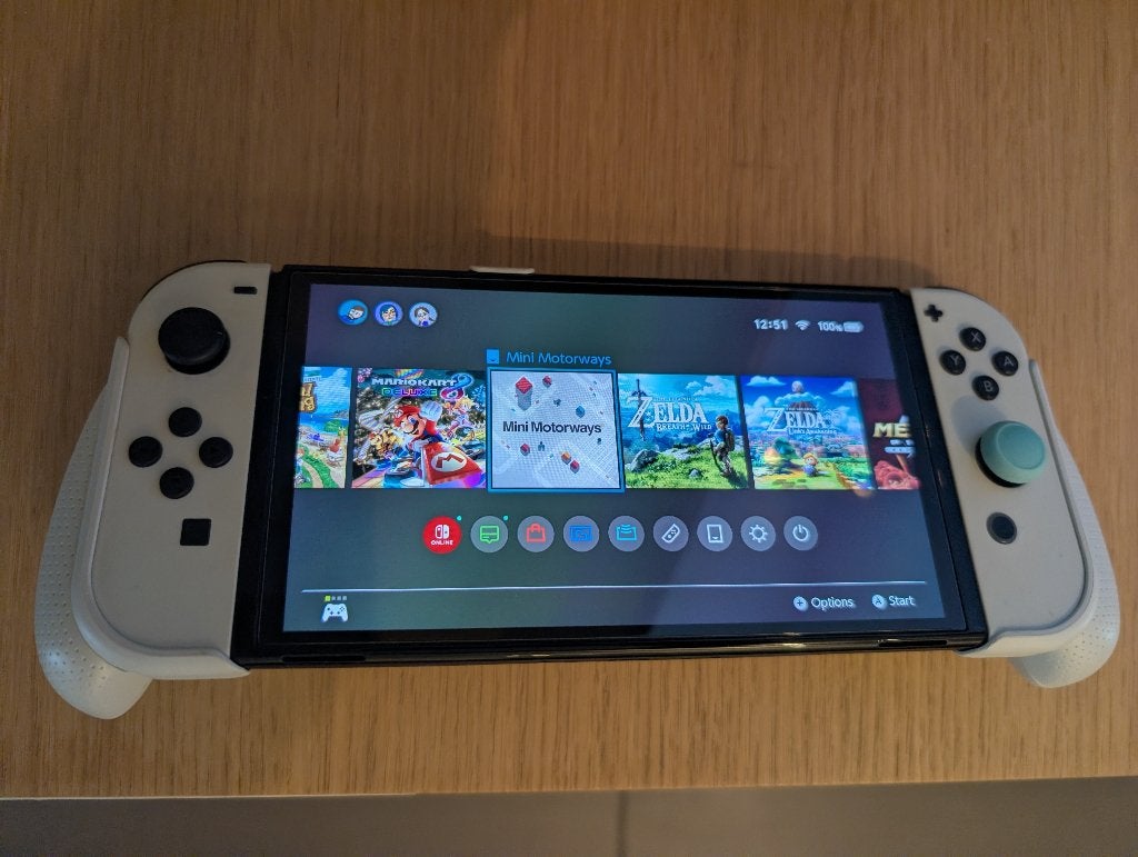 Nintendo Switch OLED – Nieuwstaat + Skull & Co. Grip, Enlèvement ou Envoi, Comme neuf, Switch OLED