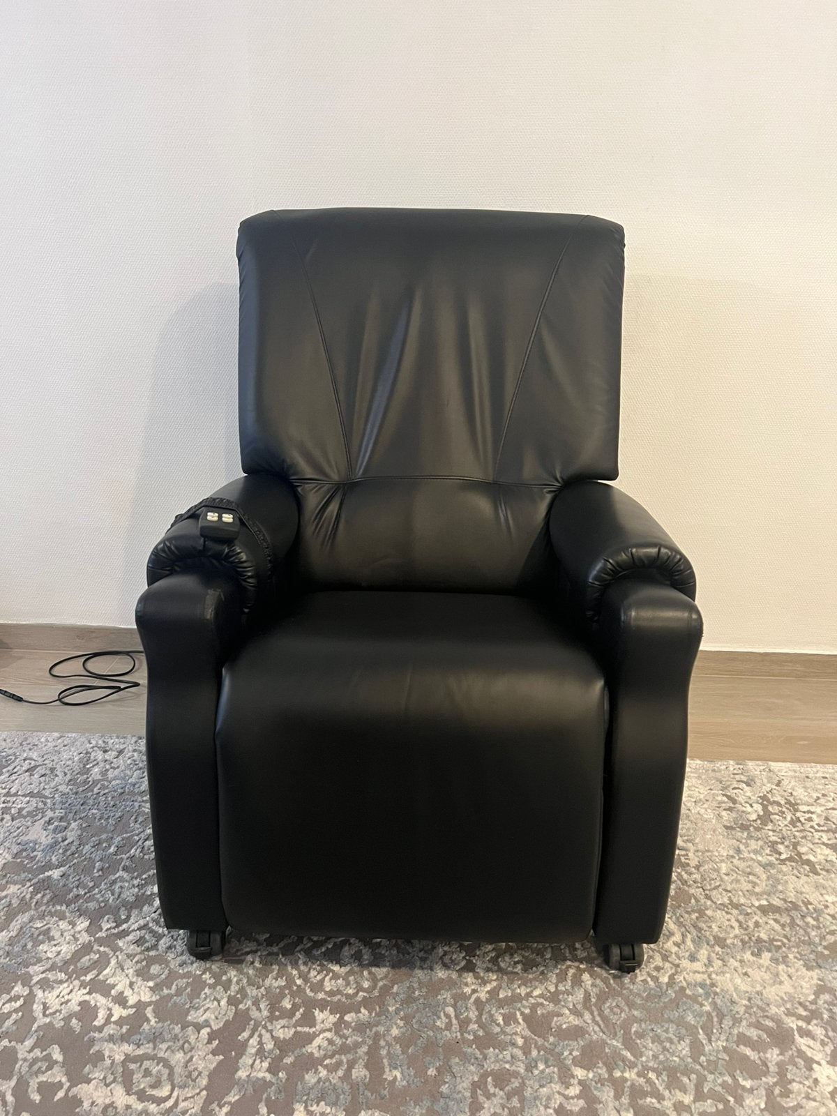ELEKTRİSCHE RELAXZETEL REVİLAX MET 3 MOTOREN + LİFTFUNCTİE, Huis en Inrichting, Fauteuils, Zo goed als nieuw, Ophalen
