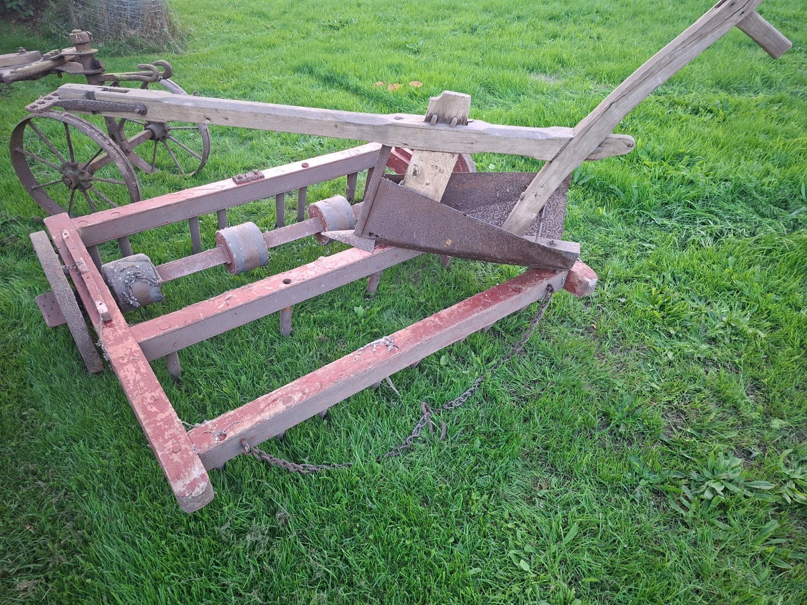 Oude landbouw werktuig ploeg zaai, Ophalen