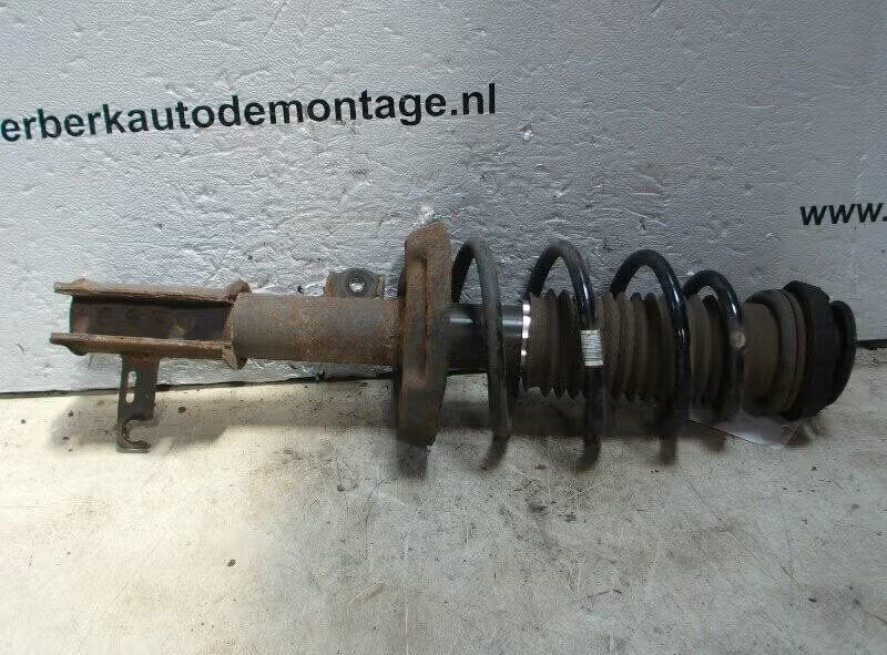 VEERPOOT RECHTS VOOR Opel Astra J (PC6 / PD6 / PE6 / PF6), Bahnhofsplatz 65423 Rüsselsheim am Main, DE, Enlèvement ou Envoi, Opel