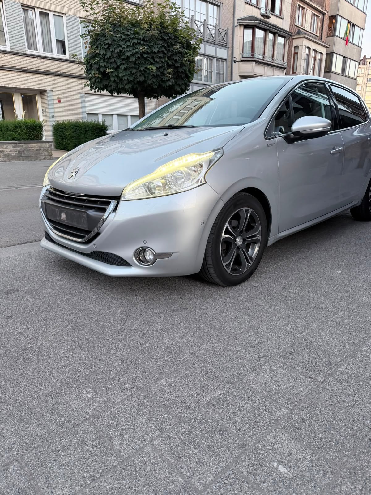 Peugeot 208 1er propriétaire 191dkm new 0485905657, Entreprise, Boîte manuelle, 5 portes, Tissu