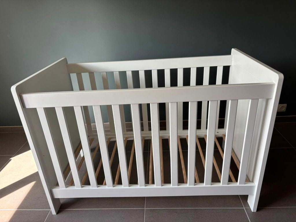 Bopita babybed – wit, in zeer goede staat, Ophalen, Zo goed als nieuw, Lattenbodem, Minder dan 140 cm