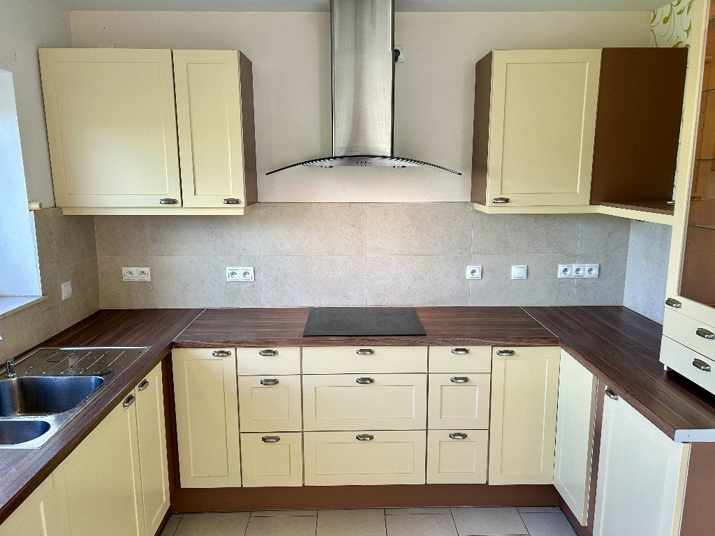 U-vormige keuken met koelkast, vaatwasser, kookplaat, kap, Ophalen, Gebruikt, U-keuken, Hout