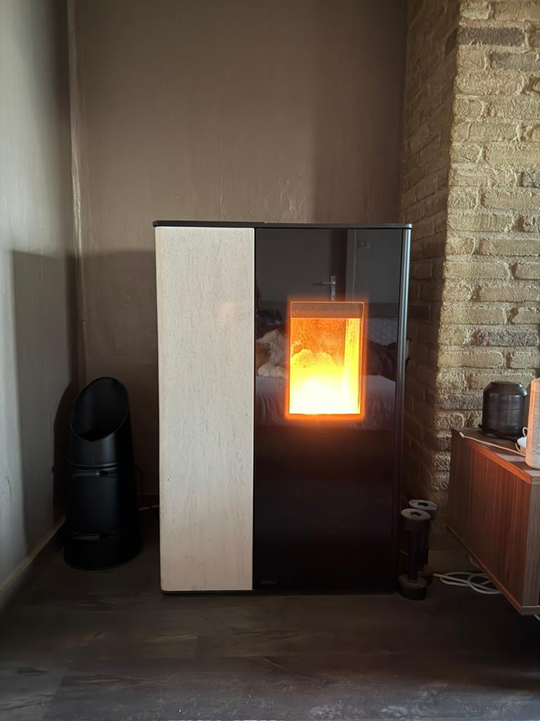 Rika pelletkachel Sono, Huis en Inrichting, Ophalen, Zo goed als nieuw, Vrijstaande haard, Overige soorten