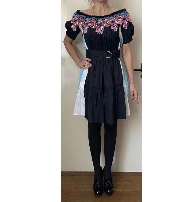 Robe de créateur Peter Pilotto brodée nouvelle, Neuf, Enlèvement ou Envoi, Robe de cocktail, Taille 34 (XS) ou plus petite