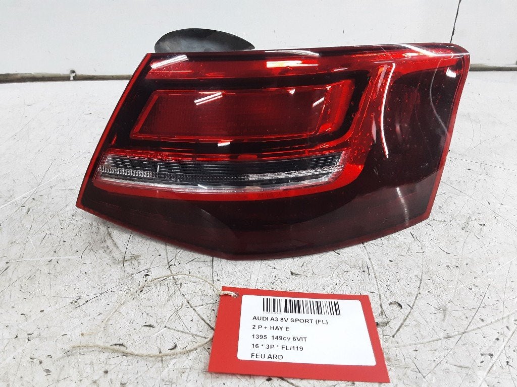 FEU ARRIÈRE DROIT Audi A3 (8V1 / 8VK) (8V3945070), Auto-Union-Straße  1,
85057  Ingolstadt, DE, Info@audi.de, Audi, Utilisé