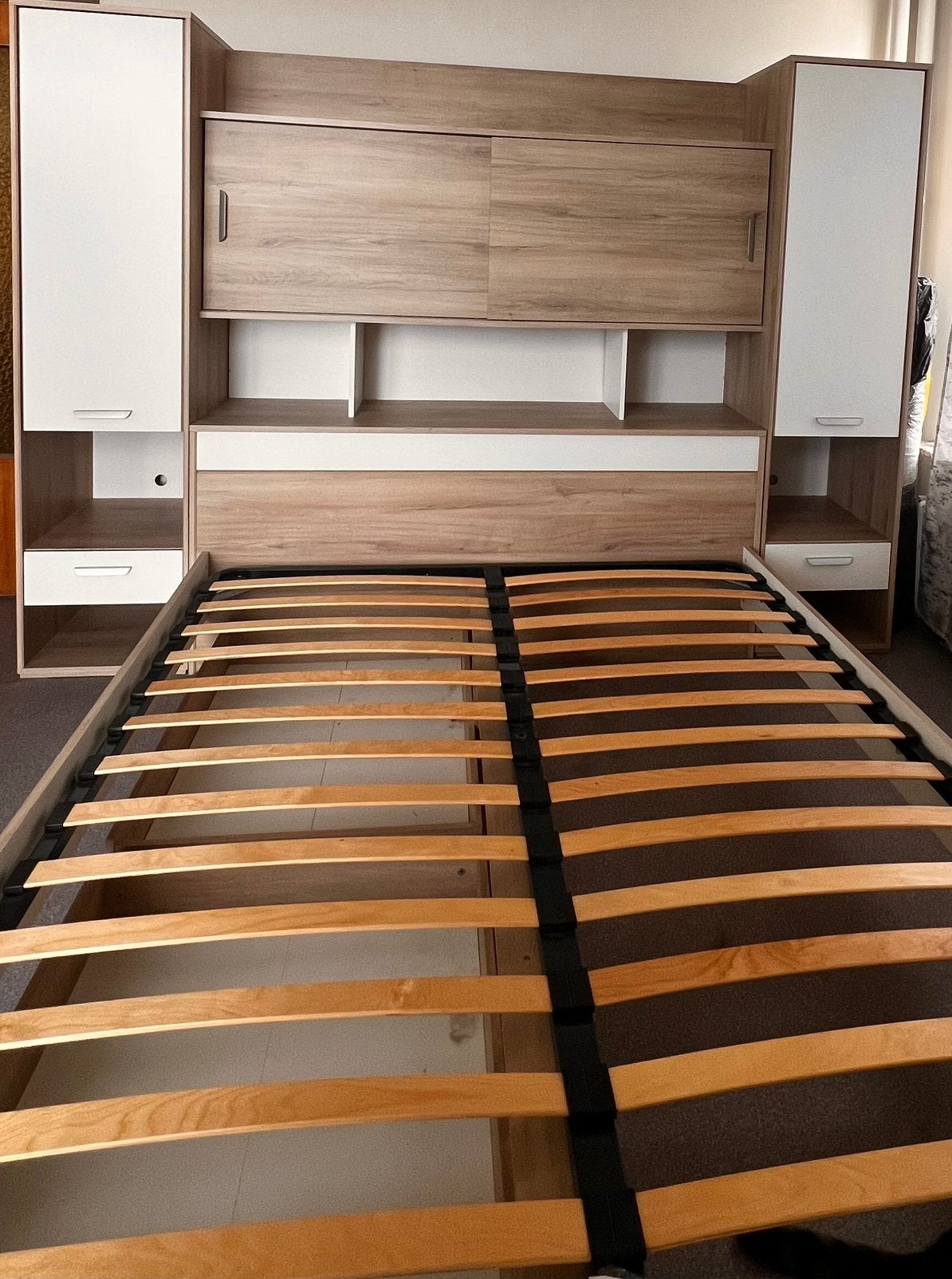 Slaapkamer in goede staat met bureau tafel en stoel, Ophalen, Gebruikt