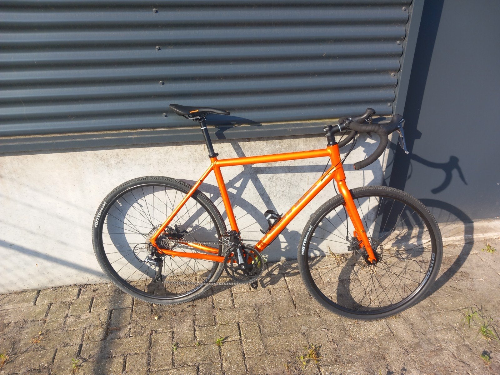 Kona rove al, Enlèvement
