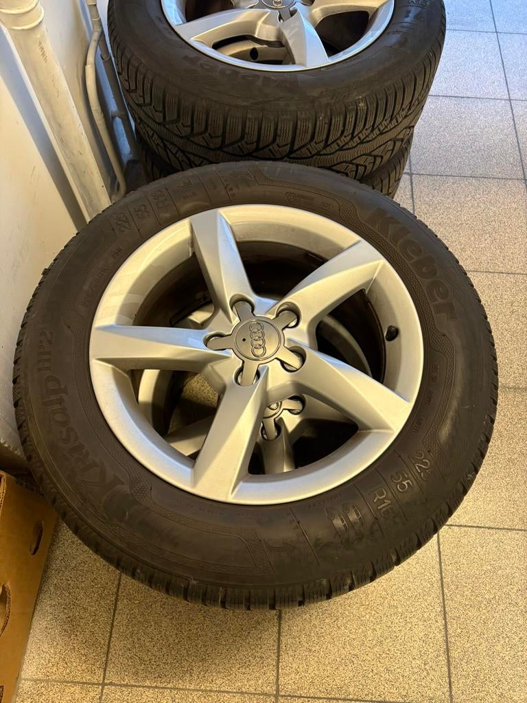 Velgen met winterbanden komen van een audi A4, Auto-onderdelen, Banden en Velgen, Ophalen, Winterbanden, Velg(en)