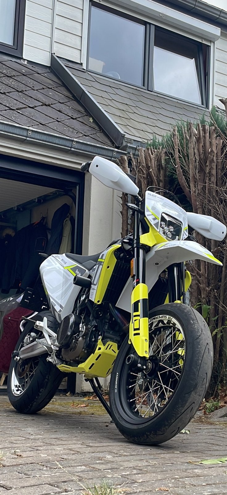 Husqvarna 701 supermoto, Motoren, Particulier