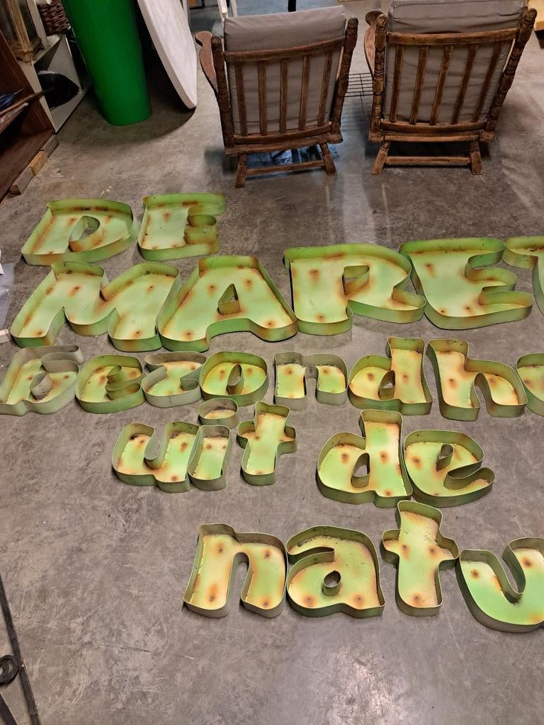 Decoratieve letters, deden dienst aan de winkel gevel, Antiek en Kunst, Ophalen