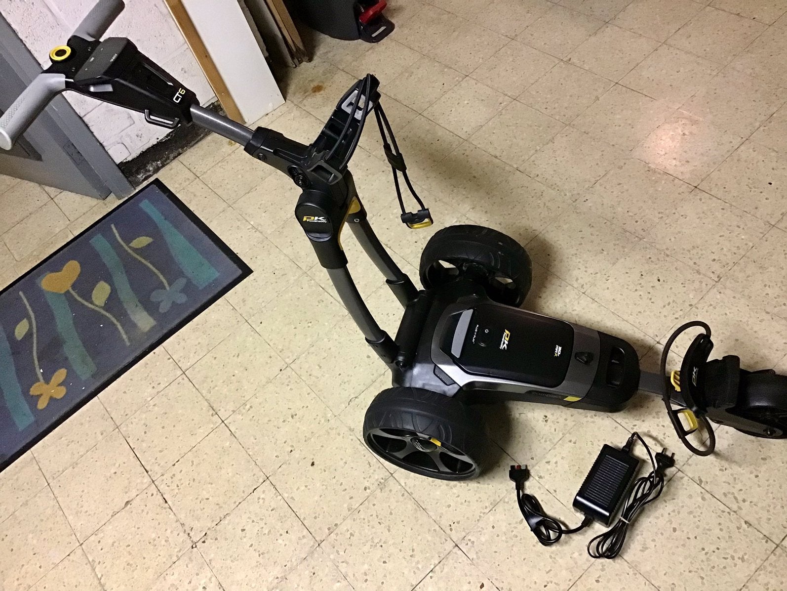 Chariot de golf powacaddy etat presque neuf .., Enlèvement, Comme neuf