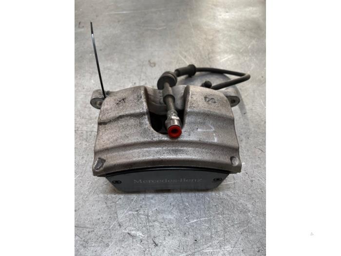Etrier de frein (pince) avant gauche d'un Mercedes CLA, 3 mois de garantie, Utilisé, -, -