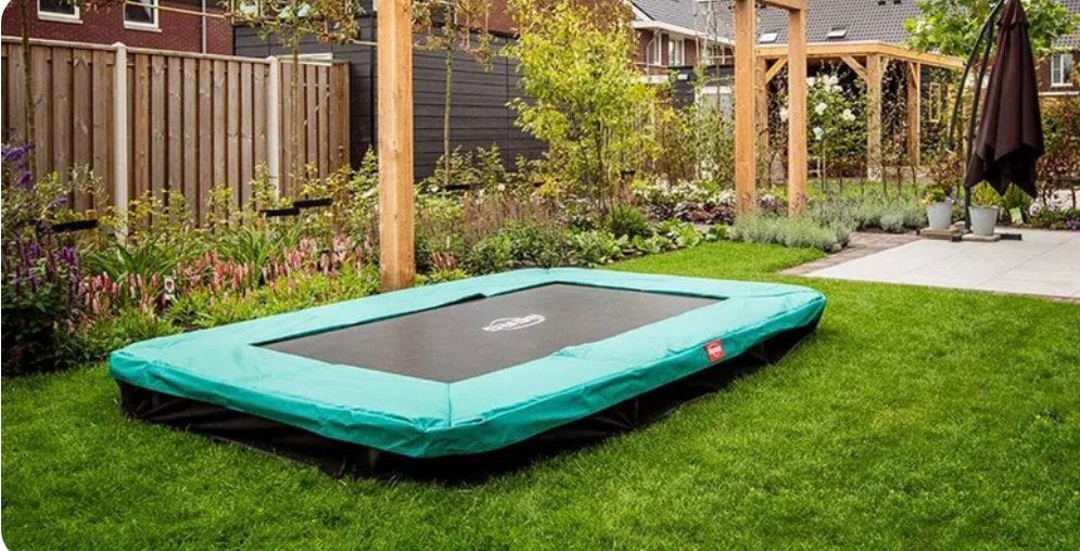 Berg trampoline 330x220 cm, Ophalen, Gebruikt