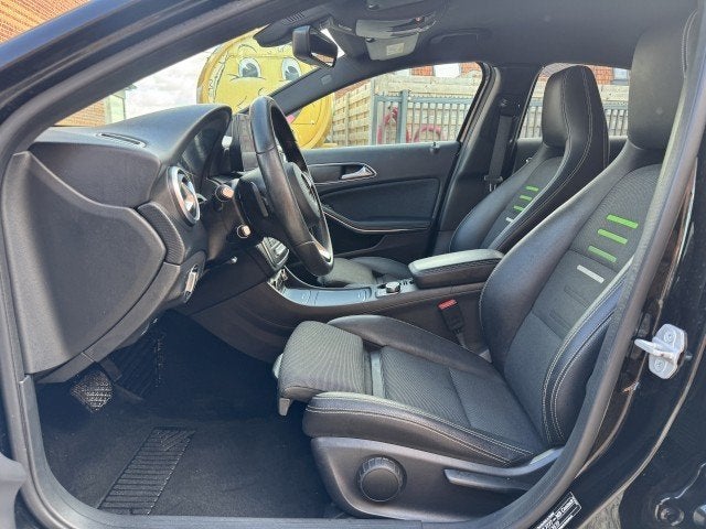 Mercedes  Automatic » Essence/Navi/Xenon/Sièges sport/Caméra, Autos, Classe A, Euro 6, Entreprise, Carnet d'entretien