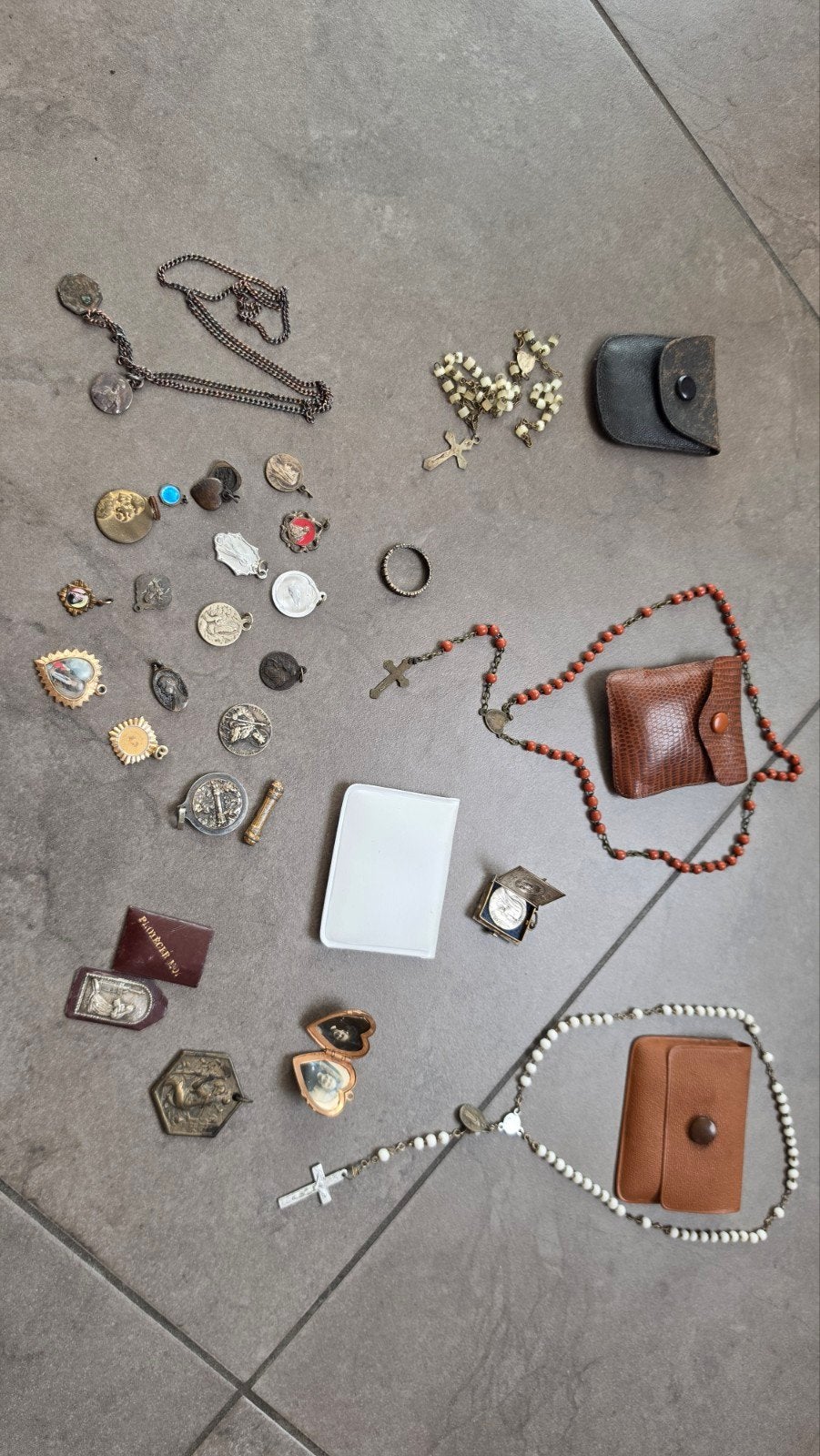 chappelet et reliques religieuses, Antiquités & Art, Enlèvement