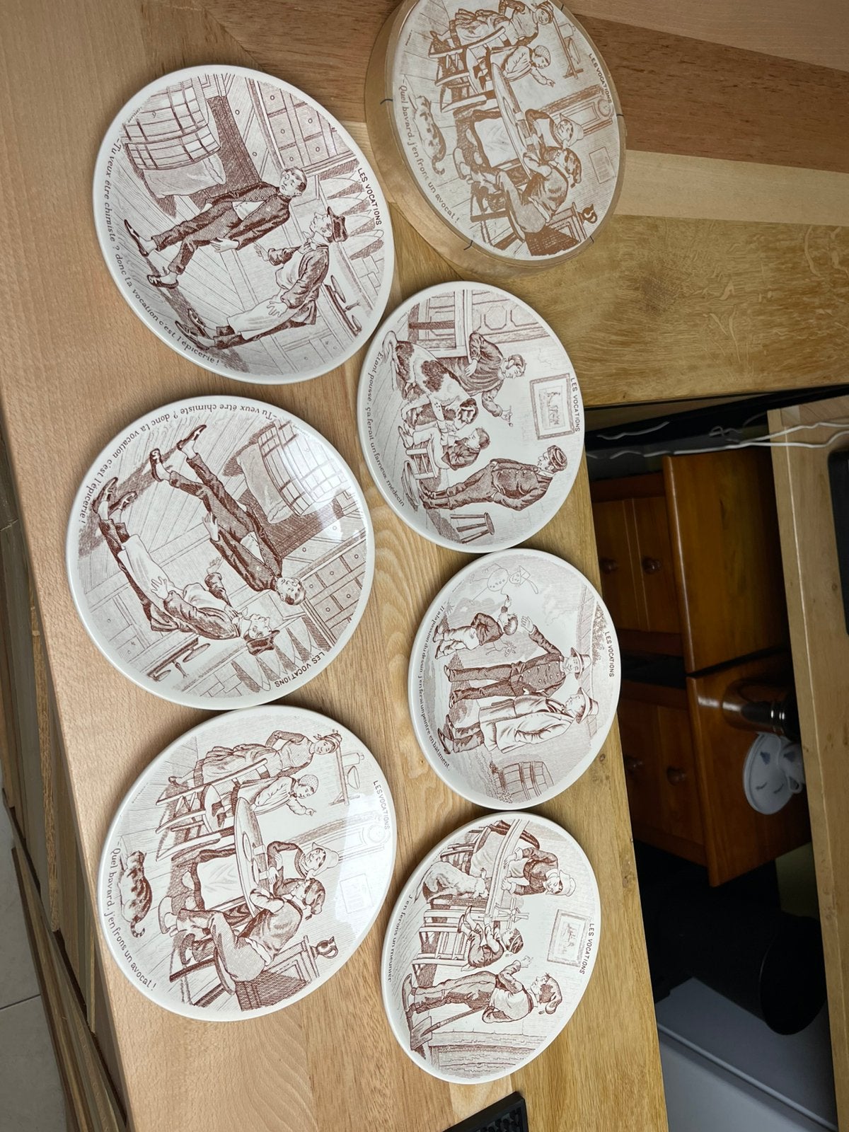 Lot de 6 assiettes Saint Clément « Les vocations », Ophalen of Verzenden