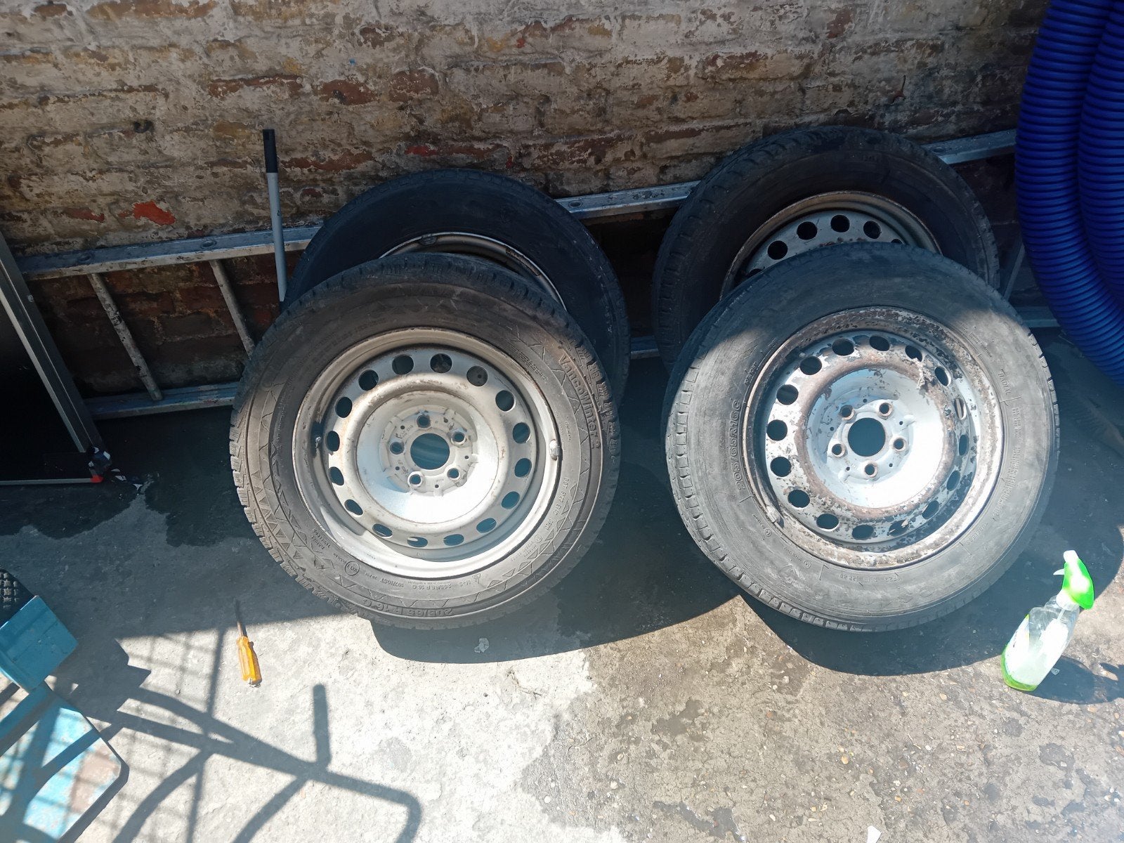 Jantes tôle Mercedes + pneus Continental 205/65 R16C, Enlèvement ou Envoi