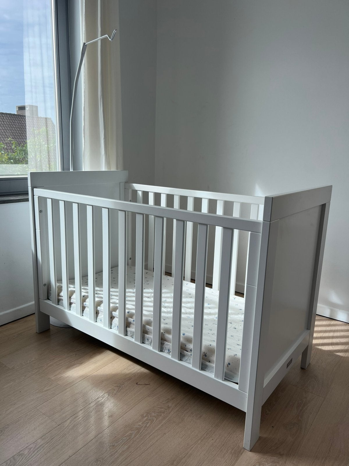 Babybed bopita met matras + piekstok voor hemel, Kinderen en Baby's, Ophalen, Zo goed als nieuw