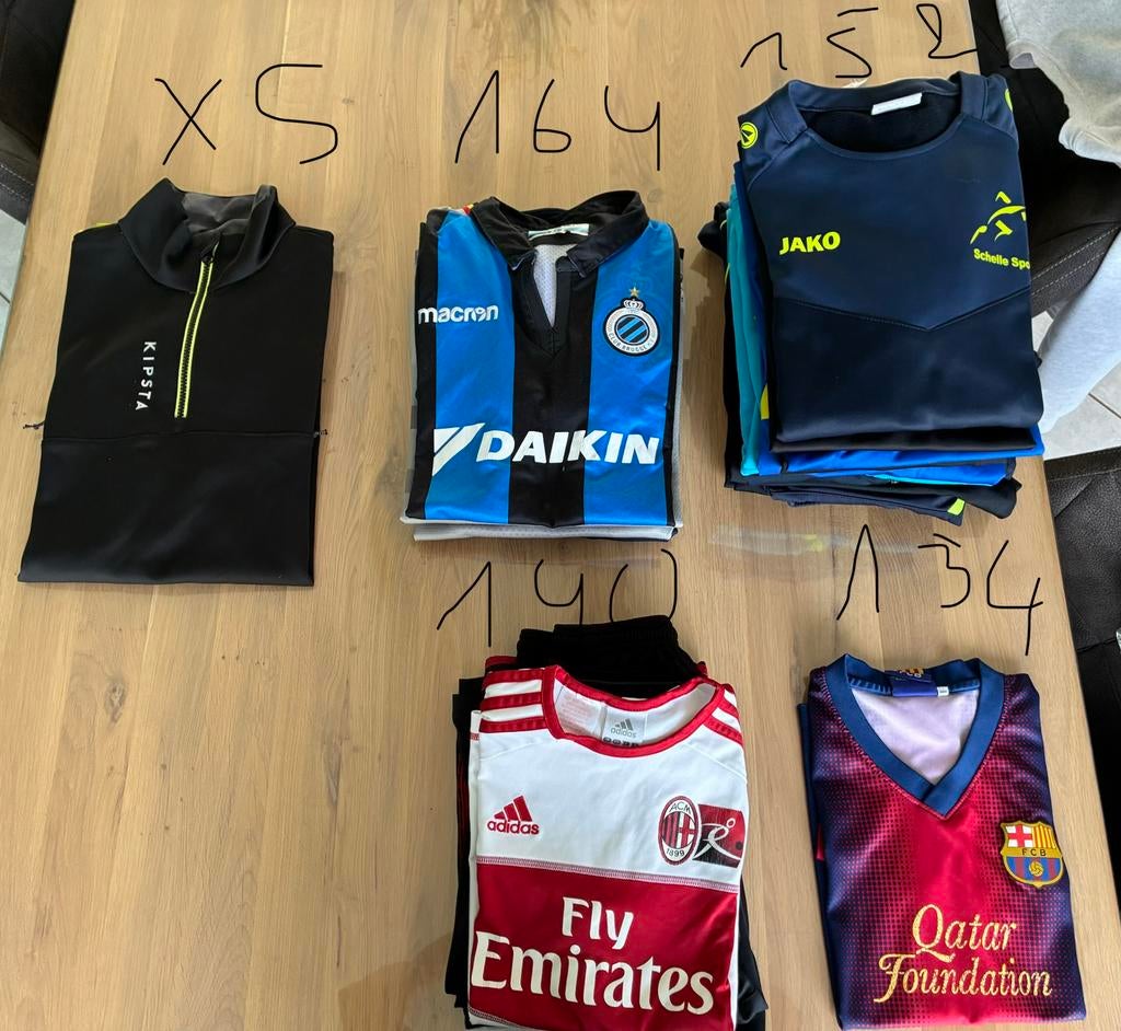 Veel sportkledij, Enfants & Bébés, Paquets de vêtements pour enfants, Utilisé, Enlèvement