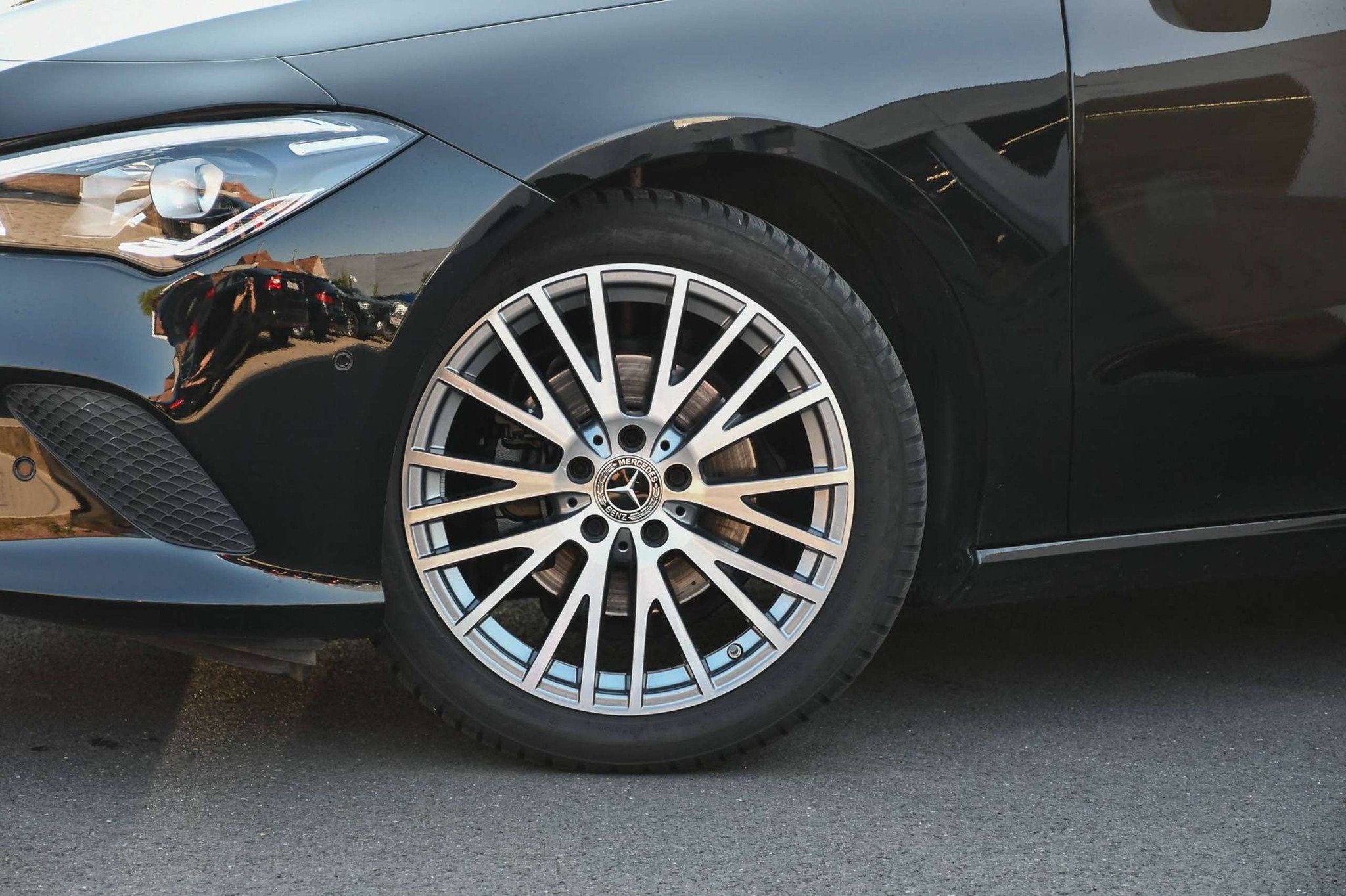 Mercedes-Benz CLA-Klasse 180 CLA 180 *CAMERA*CARPLAY*AMBIENT, Gebruikt, 4 cilinders, 136 pk, Zwart