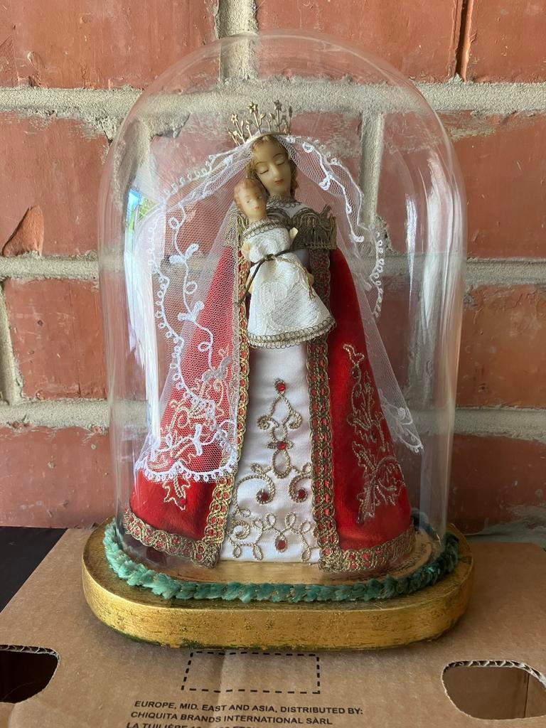 Maria onder glazen stolp, Ophalen, Zo goed als nieuw