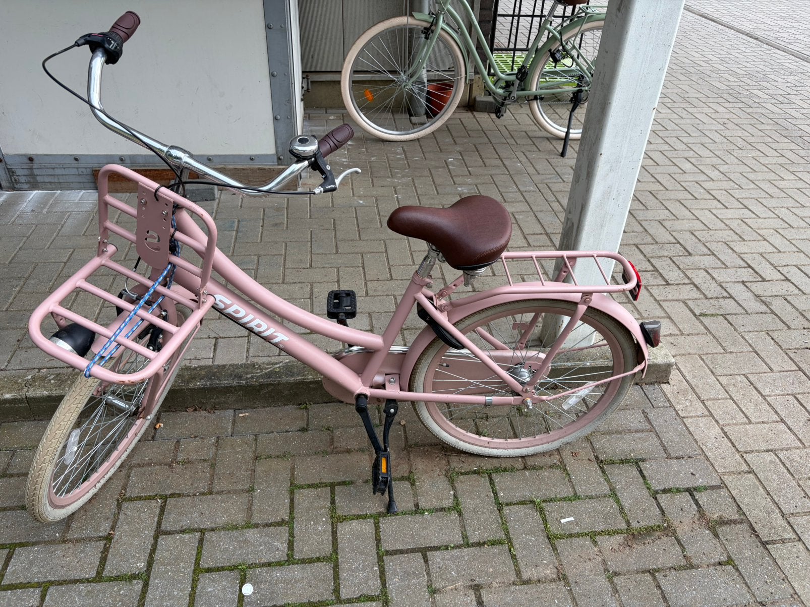 Roze meisjes fiets, Ophalen, Gebruikt, Terugtraprem, Versnellingen