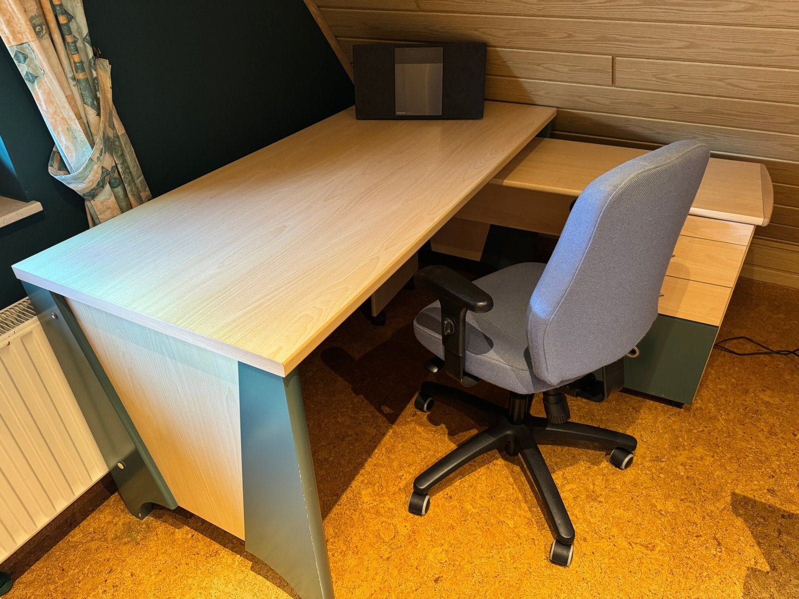 Bureau met aparte losse tafel (2 stuks), Ophalen, Zo goed als nieuw