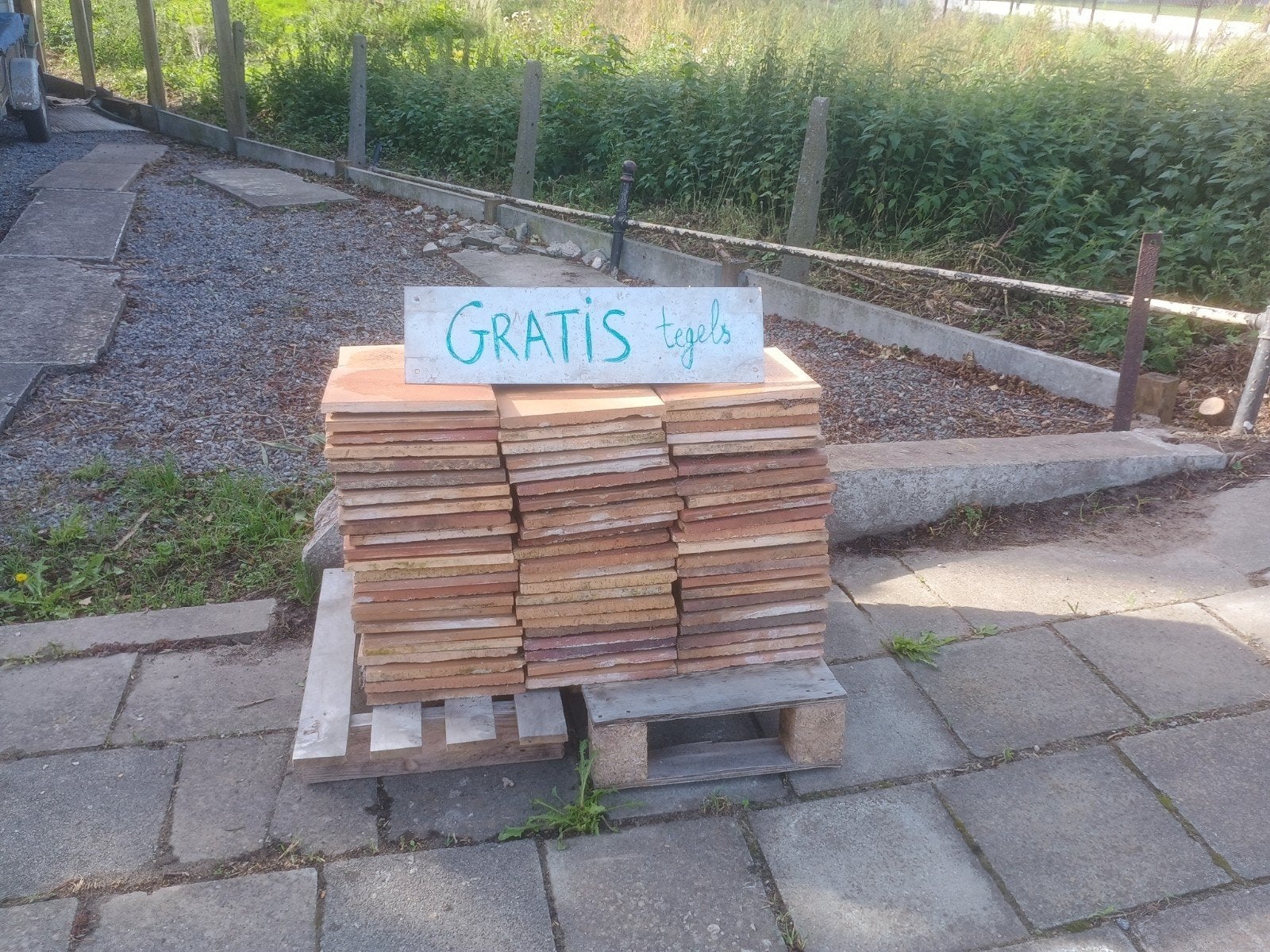 GRATUIT : lot de carreaux de sol en terre cuite/carreaux 25*, 20 à 40 cm, Céramique, Enlèvement, 5 à 10 m²