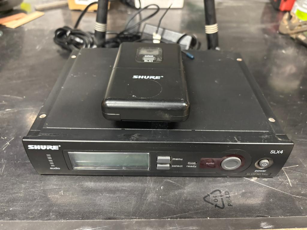 Shure SLX4 draadloze ontvanger met SLX1 beltpack, Muziek en Instrumenten, Ophalen of Verzenden, Gebruikt, Instrumentmicrofoon