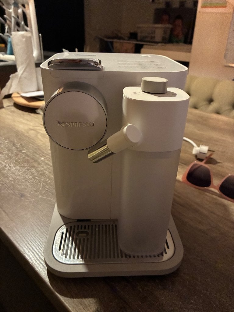 Nespresso koffiemachine, Ophalen, Koffiepads en cups, Koffiemachine, Zo goed als nieuw