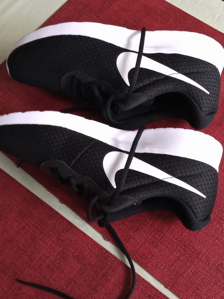 Mooie nieuwe zwarte sneakers van Nike, maat 42, Neuf, Sneakers et Baskets, Nike, Enlèvement