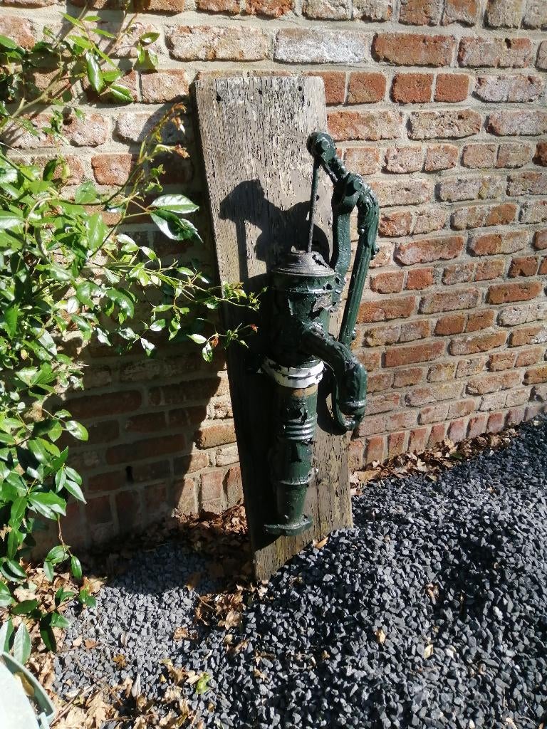 Pompe à eau décorative en fonte., Ophalen, Gebruikt, Overige materialen, Overige typen