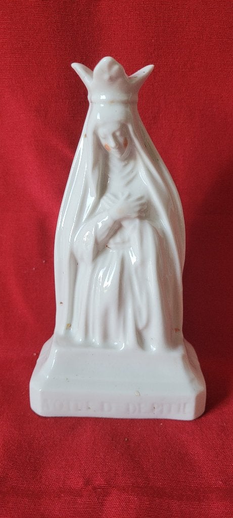 statuette Notre Dame pitié porcelaine vernissée blanche XIXe, Envoi
