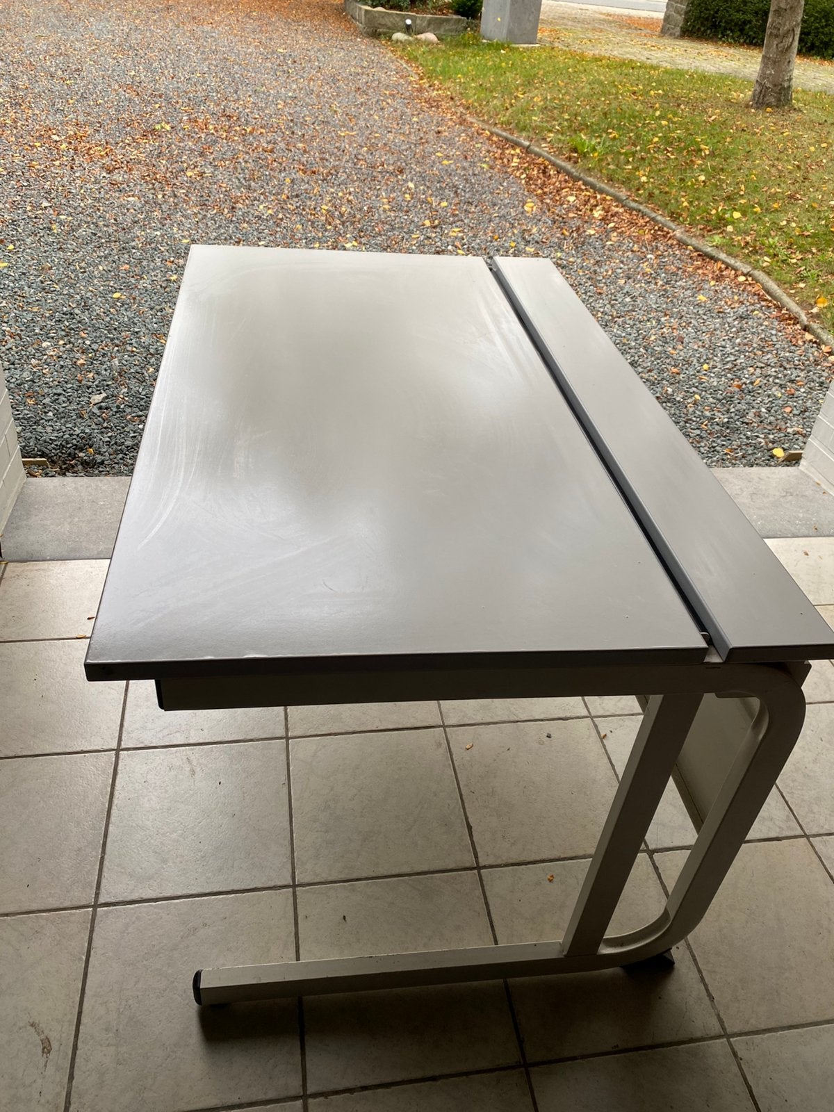 Wit bureeltje van 90 cm en lengte 1.30cm, Ophalen, 90 cm, Opbergruimte, Zo goed als nieuw
