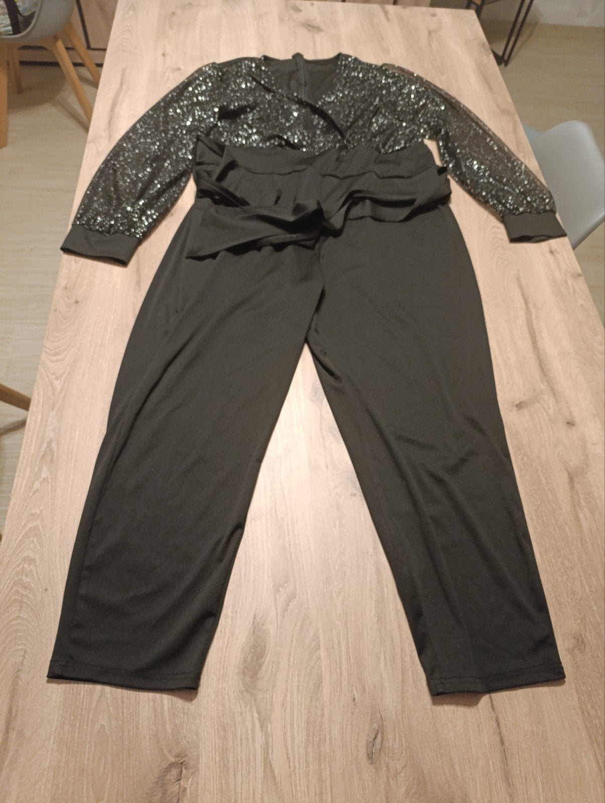 a vendre une taille 4xL combi noir avec sur les manches des, Kleding | Dames, Ophalen, Zwart